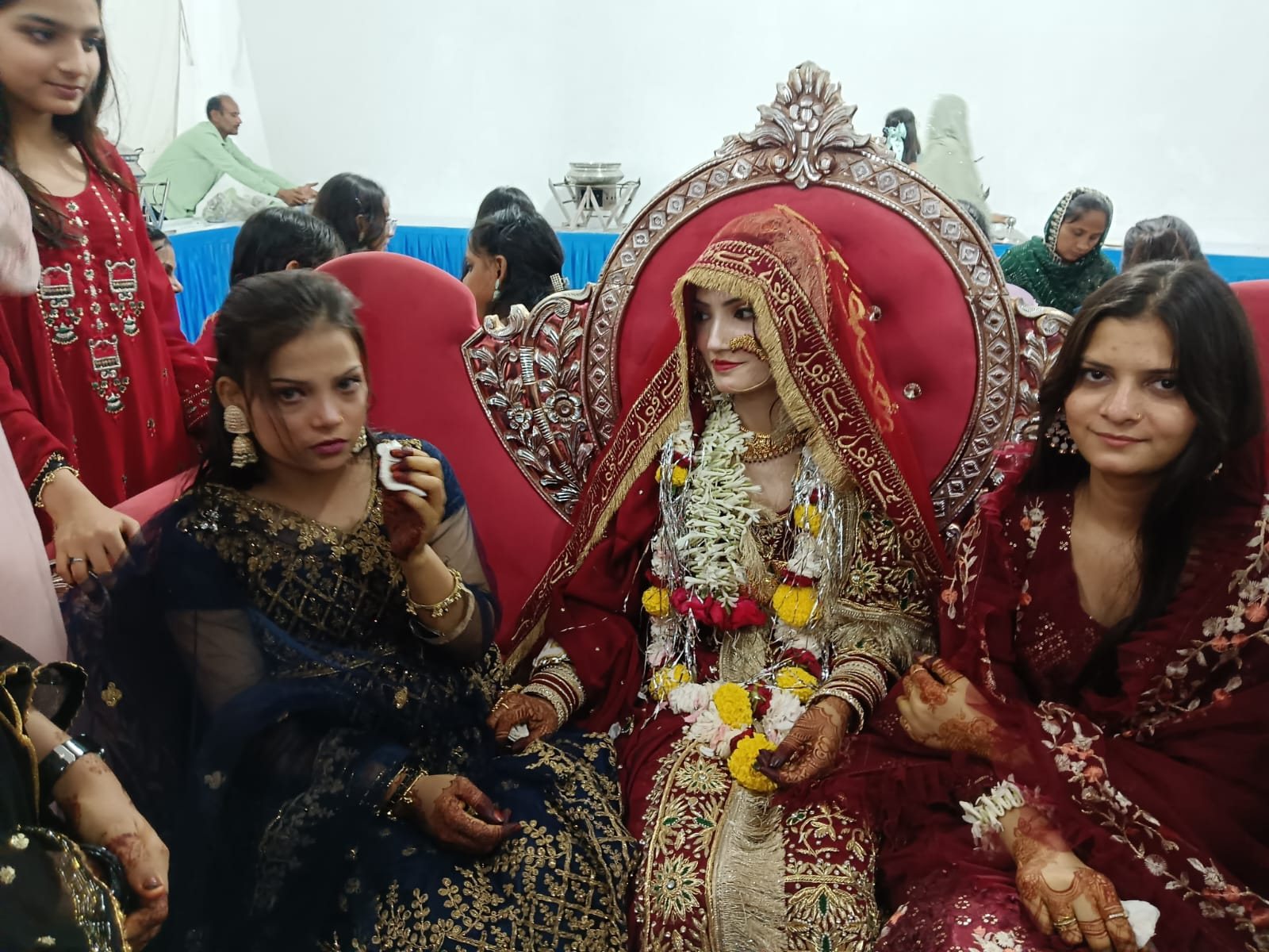 Muskaan with family and well-wishers